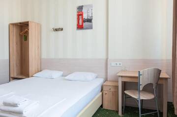 Фото номера Улучшенный двухместный номер с 1 кроватью Отель irisHotels г. Киев 3