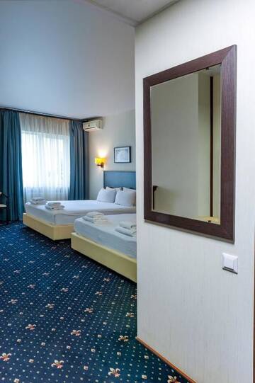 Фото номера Двухместный номер «Гранд» с 2 отдельными кроватями Отель irisHotels г. Киев 3