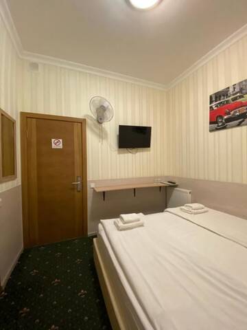 Фото номера Улучшенный двухместный номер с 1 кроватью и без окон Отель irisHotels г. Киев 6