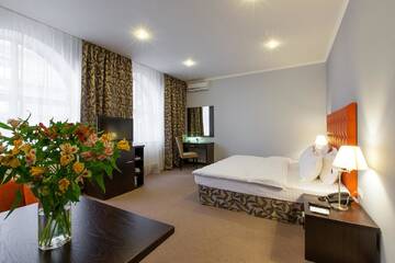 Фото номера Номер &quot;Комфорт&quot; с кроватью размера &quot;king-size&quot; Отель Bontiak Hotel г. Киев 9
