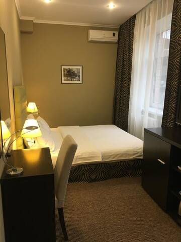 Фото номера Стандартный номер с кроватью размера &quot;queen-size&quot; Отель Bontiak Hotel г. Киев 4