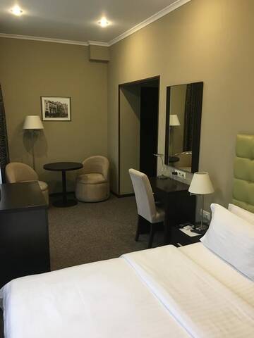 Фото номера Стандартный номер с кроватью размера &quot;queen-size&quot; Отель Bontiak Hotel г. Киев 13