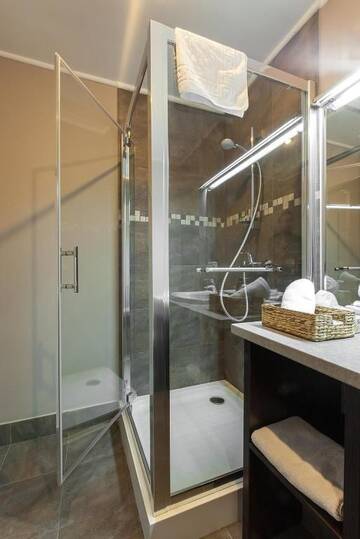 Фото номера Номер &quot;Комфорт&quot; с кроватью размера &quot;king-size&quot; Отель Bontiak Hotel г. Киев 36