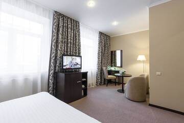 Фото номера Стандартный номер с кроватью размера &quot;queen-size&quot; Отель Bontiak Hotel г. Киев 15