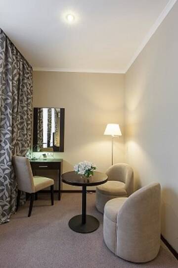 Фото номера Стандартный номер с кроватью размера &quot;queen-size&quot; Отель Bontiak Hotel г. Киев 16