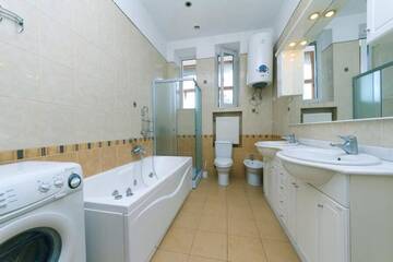 Фото номера Апартаменты с 2 спальнями Апартаменты Khreschatyk Apartments г. Киев 32