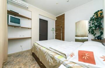 Фото номера Апартаменты &quot;Business&quot; с 3 спальнями Апартаменты Khreschatyk Apartments г. Киев 21