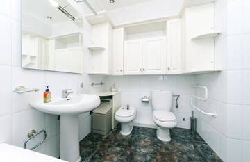 Фото номера Апартаменты с 2 спальнями Апартаменты Khreschatyk Apartments г. Киев 40