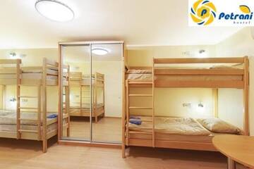 Фото номера Кровать в общем 6-местном номере Хостелы Petrani Хостел г. Киев 9