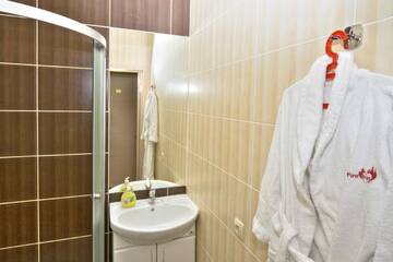 Фото номера Улучшенный номер-студио Отель Fire Inn г. Киев 4