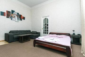 Фото номера Бюджетный номер-студио - Mykhailivska 24V Апартаменты Be My Guest - Apartments for trips г. Киев 2