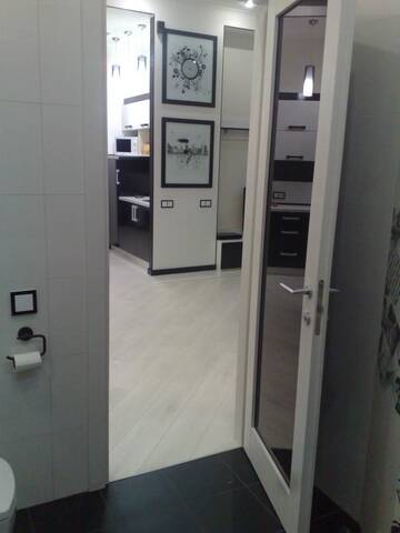 Фото номера Улучшенные апартаменты с 1 спальней Апартаменты UKR Apartments on Independence Square г. Киев 7