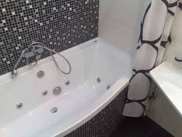 Фото номера Улучшенные апартаменты с 1 спальней Апартаменты UKR Apartments on Independence Square г. Киев 10