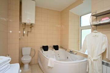 Фото номера Апартаменты-студио с гидромассажной ванной Отель Sunday Apart Hotel г. Киев 3