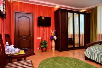 Фото номера Полулюкс Отель naDobu Hotel Poznyaki г. Киев 3
