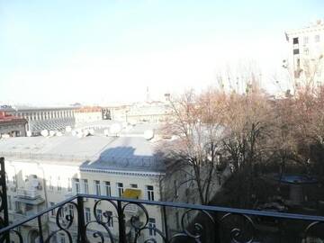 Фото номера Апартаменты с балконом: ул. Лютеранская, 6 Апартаменты UKR Apartments in the Centre г. Киев 5