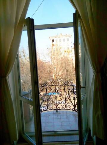 Фото номера Апартаменты с балконом: ул. Лютеранская, 6 Апартаменты UKR Apartments in the Centre г. Киев 20