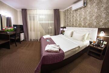 Фото номера Стандартный двухместный номер с 1 кроватью Отель Kiev 365 Park Hotel г. Киев 8