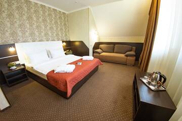 Фото номера Стандартный трехместный номер Отель Kiev 365 Park Hotel г. Киев 3