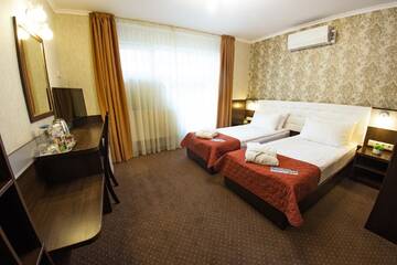 Фото номера Двухместный номер с 2 отдельными кроватями Отель Kiev 365 Park Hotel г. Киев 2