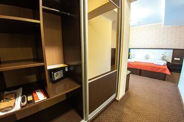 Фото номера Стандартный двухместный номер с 1 кроватью Отель Kiev 365 Park Hotel г. Киев 6