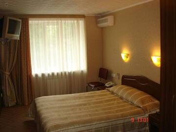 Фото номера Семейный двухместный номер с 1 кроватью Отель Hotel Znannya г. Киев 2