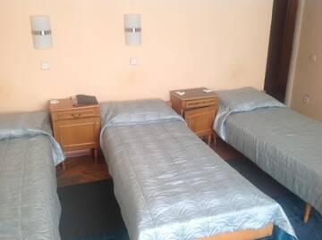 Фото номера Трехместный номер с общей ванной комнатой Отель Hotel Znannya г. Киев 3