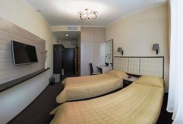 Фото номера Двухместный номер с 2 отдельными кроватями и ванной комнатой Отель Hotel Florida г. Киев 5