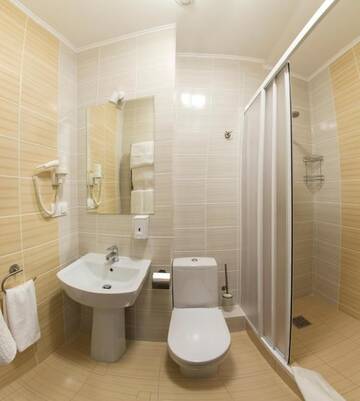 Фото номера Двухместный номер с 2 отдельными кроватями и ванной комнатой Отель Hotel Florida г. Киев 6