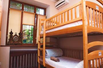 Фото номера Кровать в общем 6-местном номере для женщин Хостелы Globus Hostel г. Киев 3