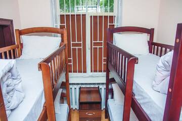 Фото номера Кровать в общем 4-местном номере для мужчин и женщин Хостелы Globus Hostel г. Киев 5