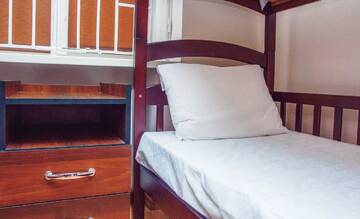 Фото номера Кровать в общем 4-местном номере для мужчин и женщин Хостелы Globus Hostel г. Киев 4