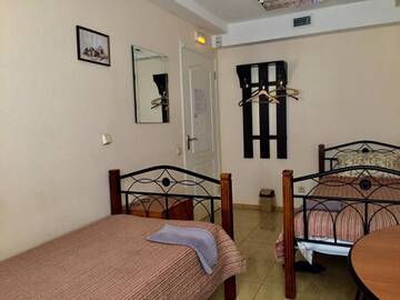 Фото номера Двухместный номер с 2 отдельными кроватями Хостелы Westend Hostel Kyiv г. Киев 3