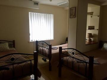 Фото номера Классический трехместный номер Хостелы Westend Hostel Kyiv г. Киев 2