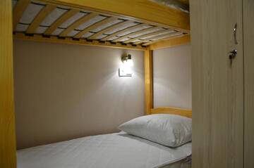 Фото номера Кровать в общем 8-местном номере для женщин Хостелы Hostel VShokoladi г. Киев 7