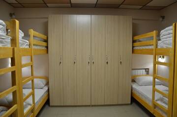 Фото номера Кровать в общем 8-местном номере для женщин Хостелы Hostel VShokoladi г. Киев 3