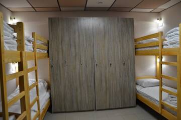 Фото номера Кровать в общем 8-местном номере для мужчин Хостелы Hostel VShokoladi г. Киев 5