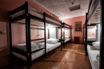 Фото номера Кровать в общем 8-местном номере для мужчин и женщин Хостелы Pallet Hostel г. Киев 7