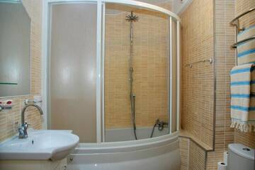 Фото номера Апартаменты с 2 спальнями Апартаменты Kiev Pozniaky Apartment г. Киев 20