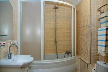 Фото номера Апартаменты с 2 спальнями Апартаменты Kiev Pozniaky Apartment г. Киев 10