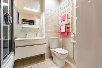 Фото номера Улучшенный трехместный номер Апартаменты Apartment on Hryshka Street г. Киев 4