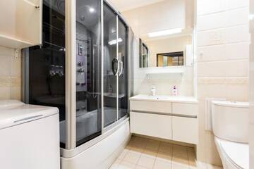 Фото номера Улучшенный трехместный номер Апартаменты Apartment on Hryshka Street г. Киев 5
