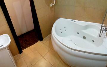 Фото номера Апартаменты с балконом Апартаменты UKR Apartments near Gulliver г. Киев 10