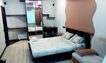 Фото номера Апартаменты с балконом Апартаменты UKR Apartments near Gulliver г. Киев 14