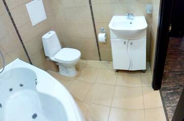 Фото номера Апартаменты с балконом Апартаменты UKR Apartments near Gulliver г. Киев 11