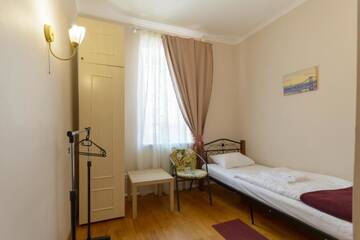 Фото номера Одноместный номер с общей ванной комнатой Хостелы Hostel Garden г. Киев 6
