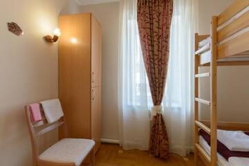 Фото номера Кровать в общем 6-местном номере Хостелы Hostel Garden г. Киев 4