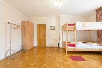 Фото номера Кровать в общем номере для женщин с 4 кроватями Хостелы Hostel Garden г. Киев 4