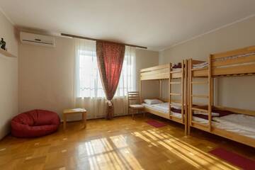 Фото номера Кровать в общем 6-местном номере Хостелы Hostel Garden г. Киев 6