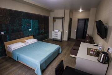 Фото номера Улучшенный номер с диваном Апартаменты Solo Apartment Ahmatovoy г. Киев 18